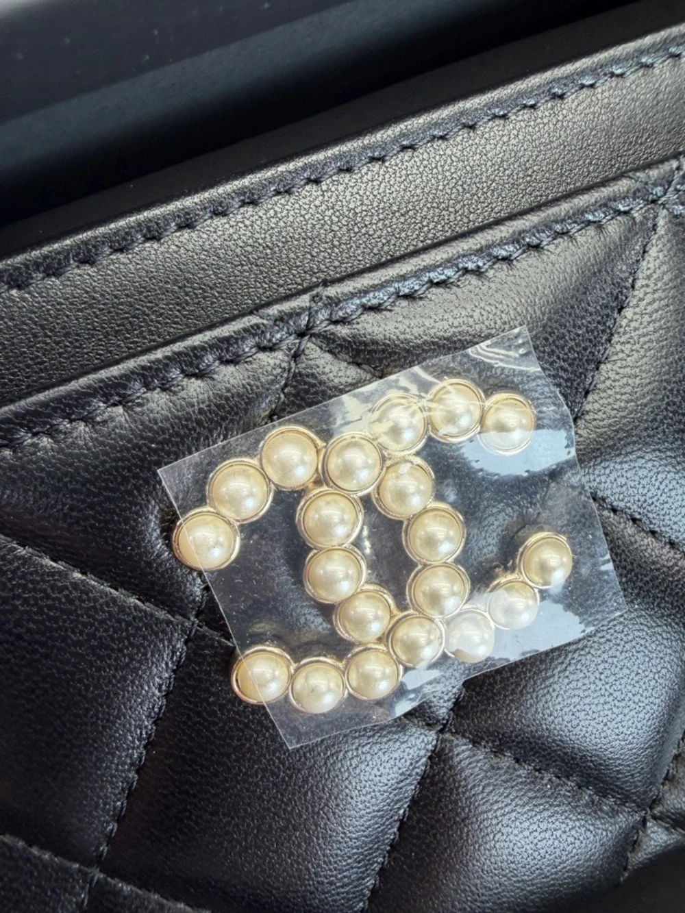 Chanel Pearl CC Black Quilted Card Holder NEW
